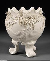 belleek-pottery-1775-united-ki-footed-rathmore-flowerpot-2960469.jpg8-987.jpg